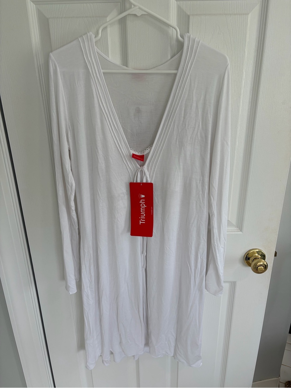 Triumph White V-Neck Long Sleeve Robe and matching nightgown
